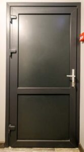 Установка легких дверей